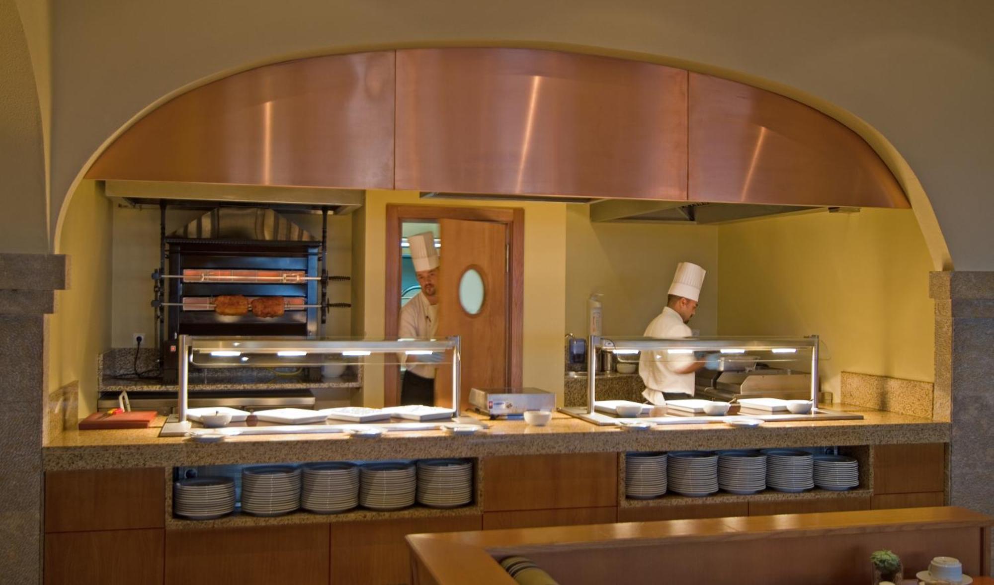 Pestana Carlton Madeira Ocean Resort Hotel Funchal  Exterior photo A hot plate at a buffet