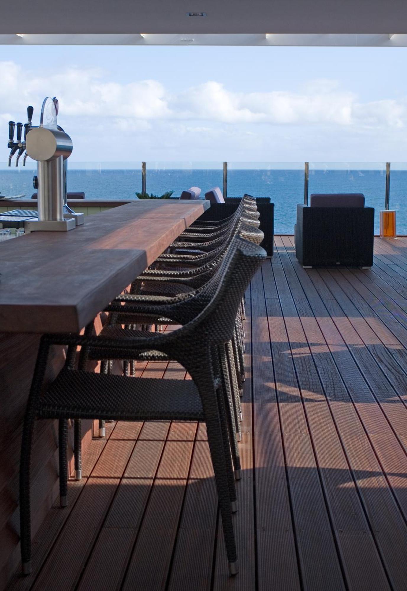 Pestana Carlton Madeira Ocean Resort Hotel Funchal  Exterior photo The bar on the deck of the Queen Mary 2