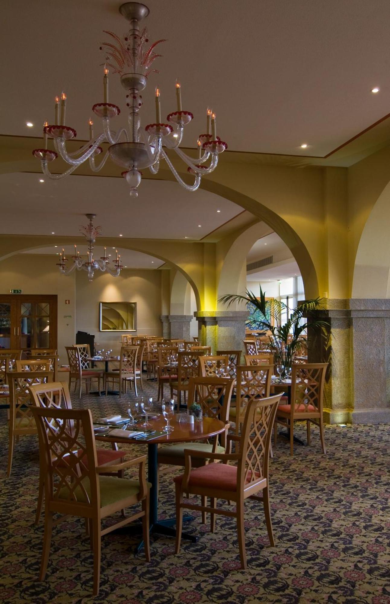 Pestana Carlton Madeira Ocean Resort Hotel Funchal  Exterior photo The restaurant at the hotel