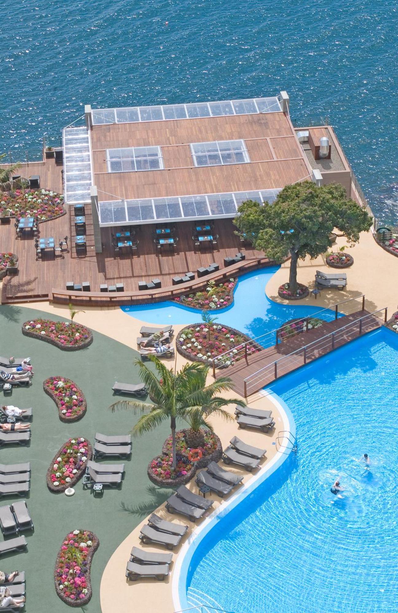 Pestana Carlton Madeira Ocean Resort Hotel Funchal  Exterior photo The pool at the hotel