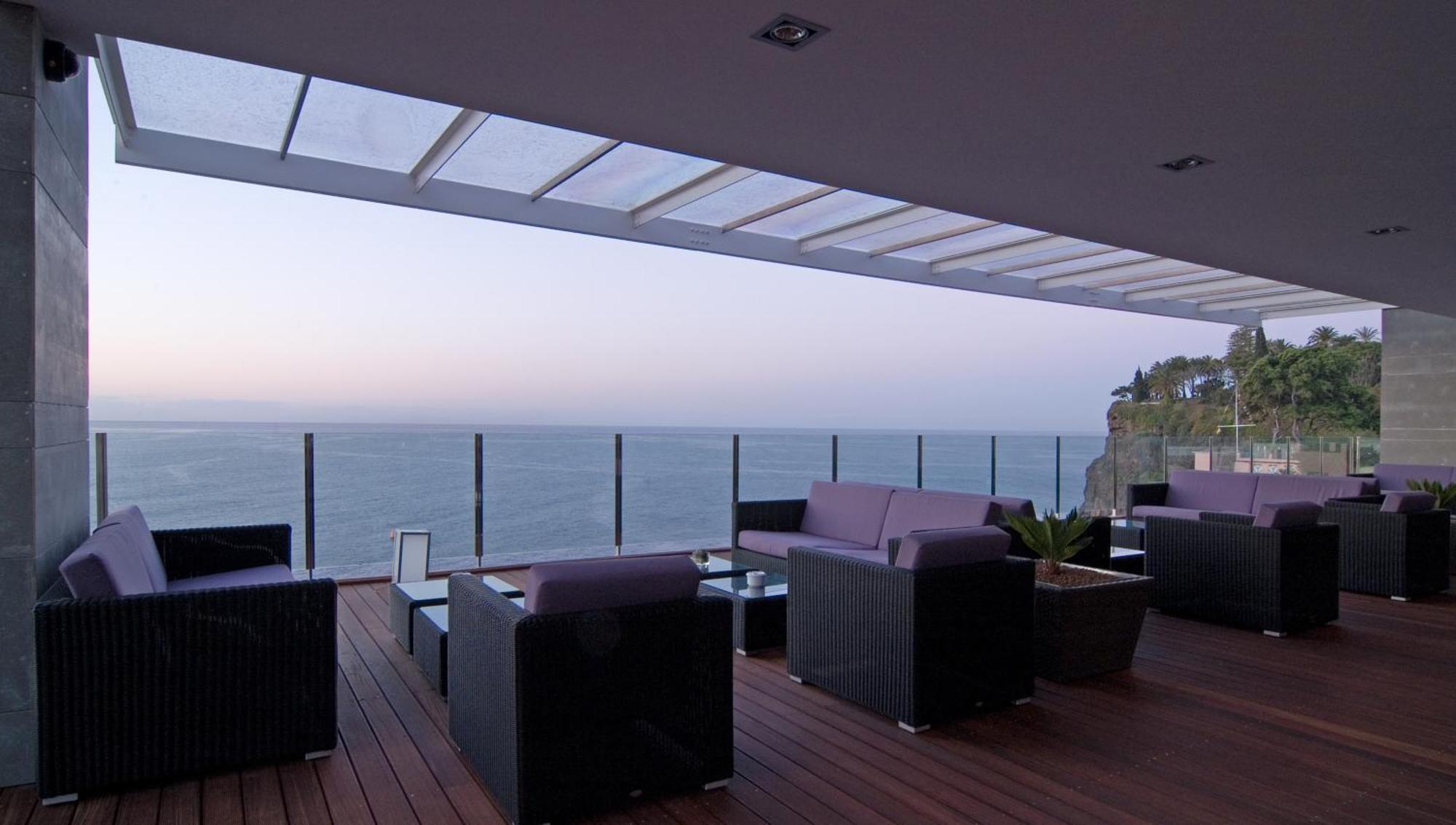 Pestana Carlton Madeira Ocean Resort Hotel Funchal  Exterior photo The Sky Bar