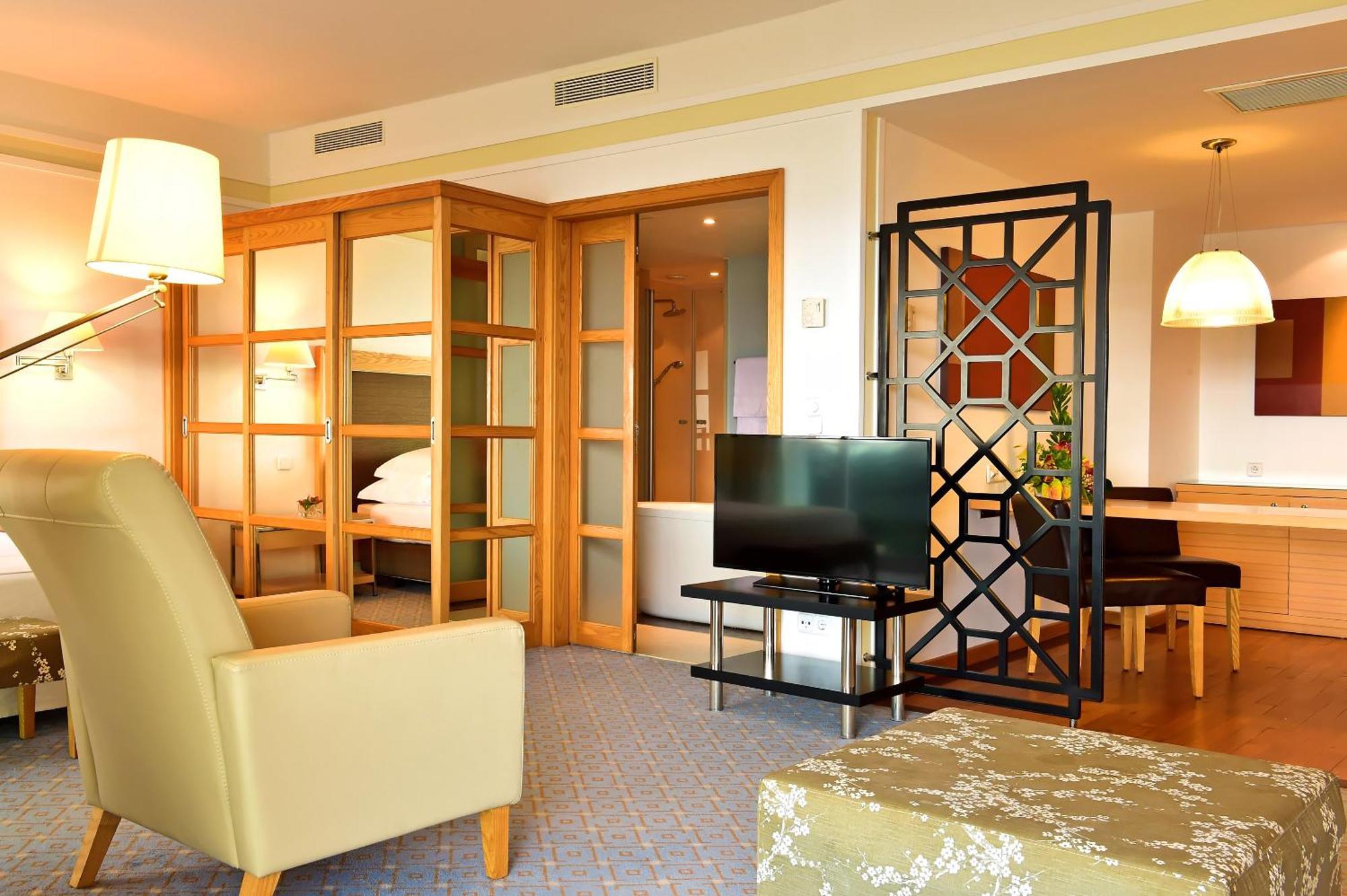 Pestana Carlton Madeira Ocean Resort Hotel Funchal  Exterior photo Suite
